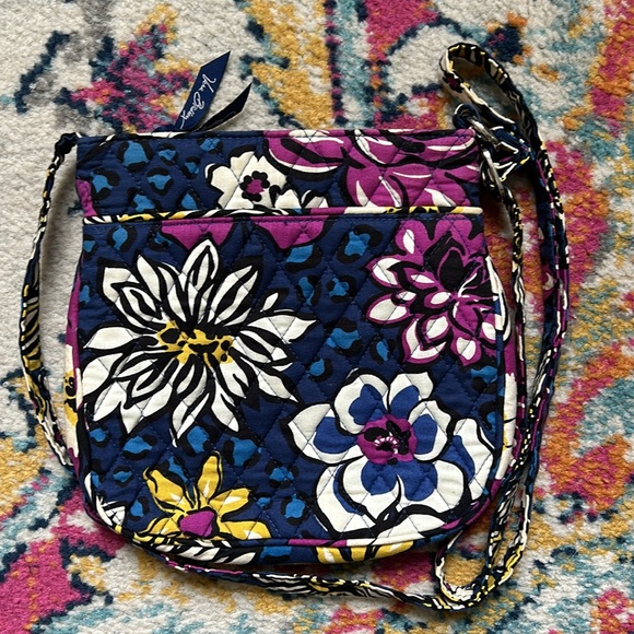 NWOT Vera Bradley Zipper Hipster Crossbody in African Violet - Picture 5 of 5